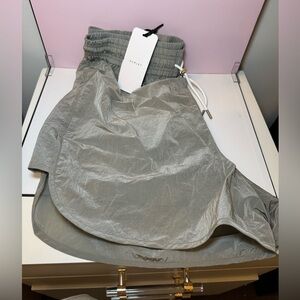 Barley Harmon high rise short 4”